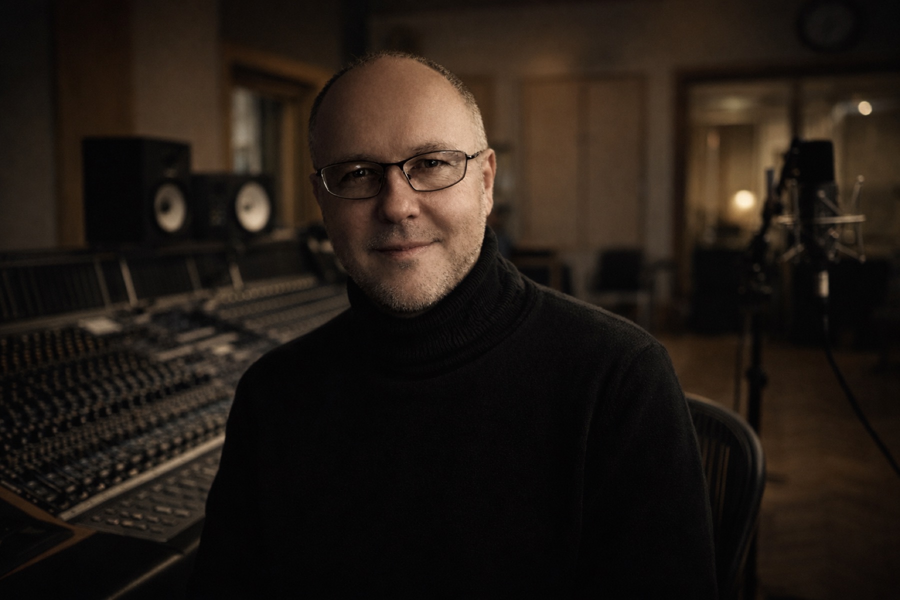 Simon Stevens working among electronic instruments in the SIMFORNIX studio